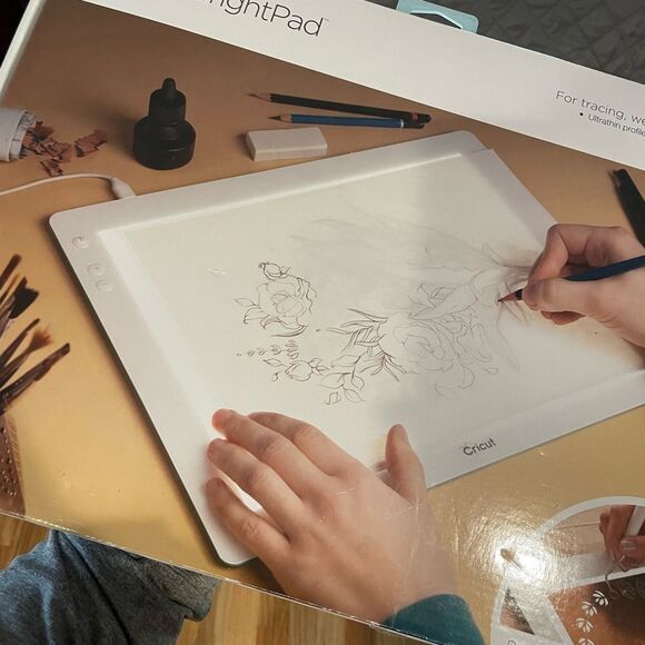 Cricut Bright Pad - Picture 11 of 16
